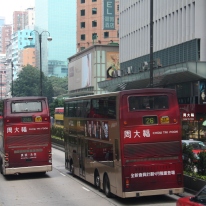 Doppeldecker auf der Nathan Road, der Hauptstraße von Kowloon