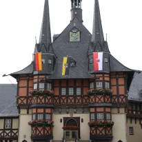 Das Rathaus ist das markanteste Gebäude